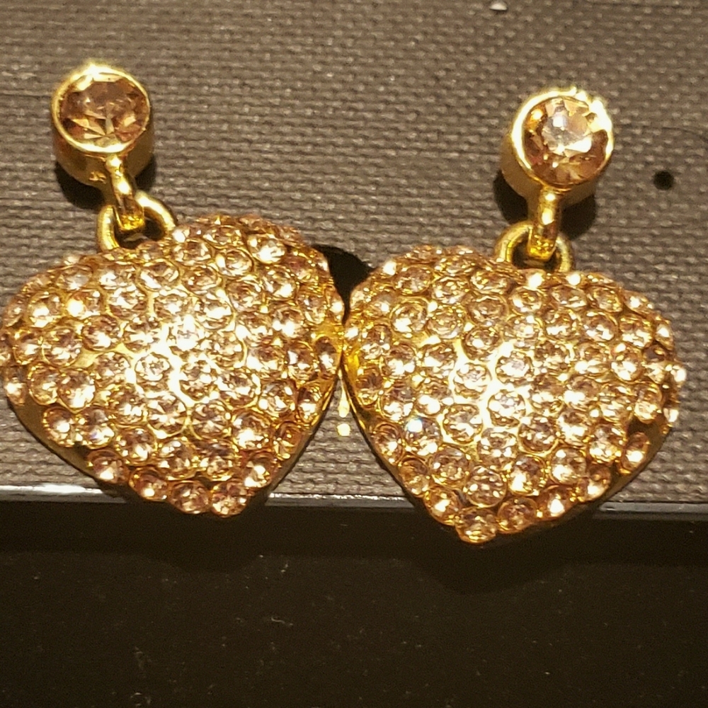 NWT Cute gold heart earrings